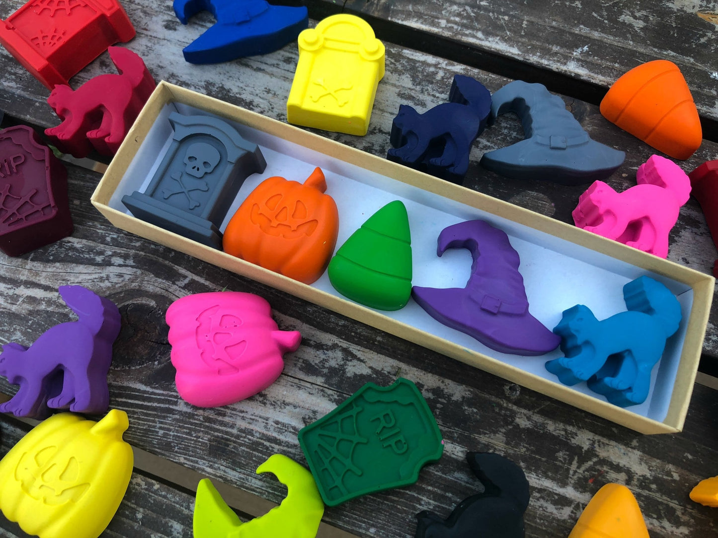 Halloween Crayons - Halloween Treats - Halloween Gifts For Kids - Kids Gifts - Halloween Party Favors - Kids Party Favors - Trick Or Treat